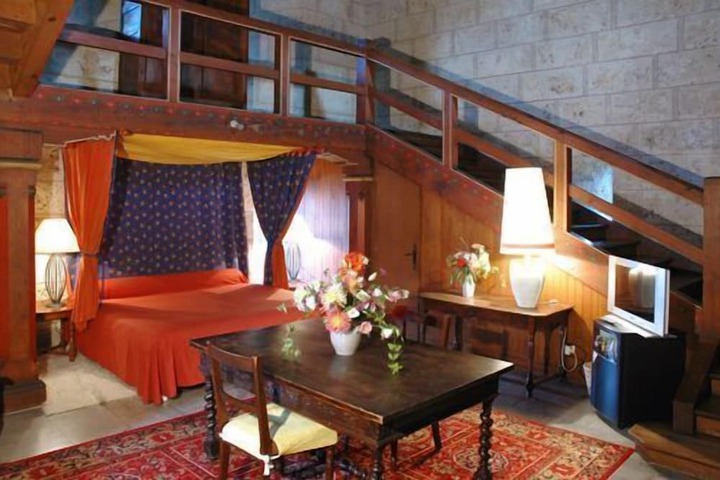 Room 10 of 40