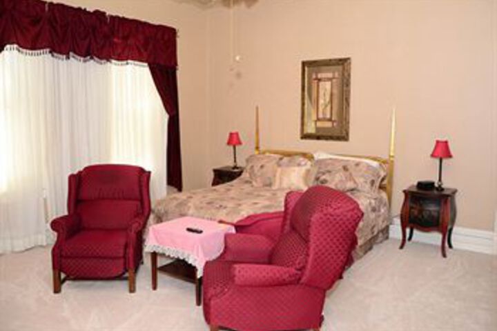 Room 4 of 8