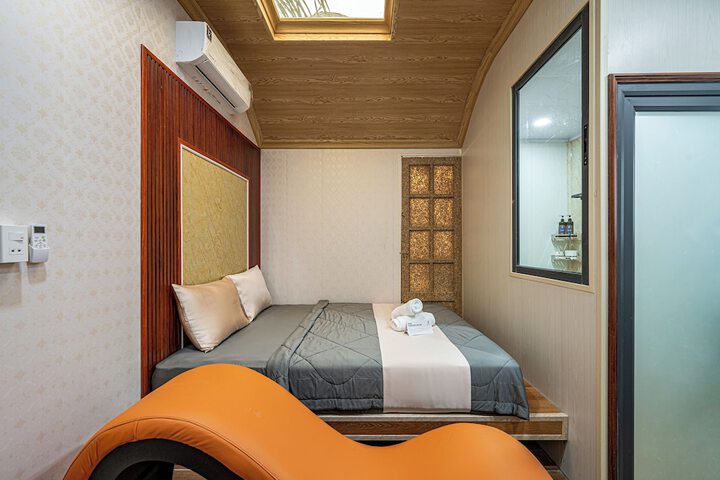 Room 19 of 33