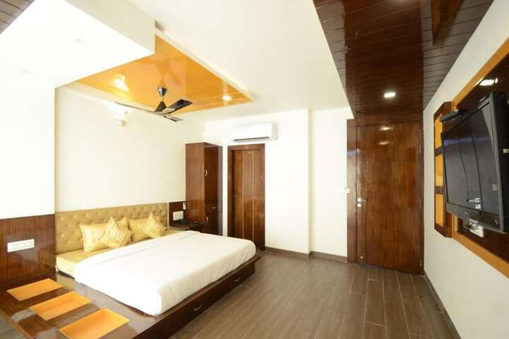 Room 25 of 39