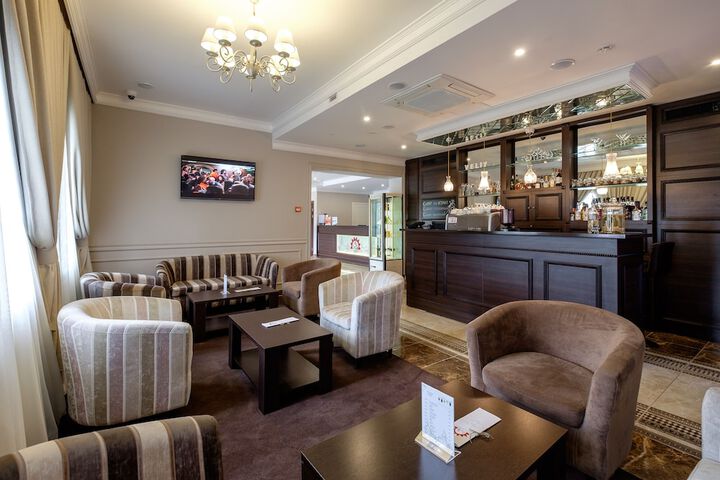 Lounge 43 of 49