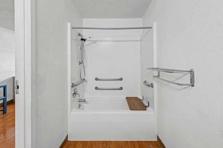 Room 12 of 19