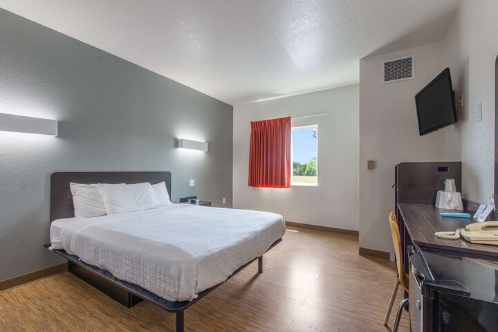 2 Queen Beds (5 of 9)