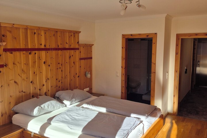 Room 16 of 62