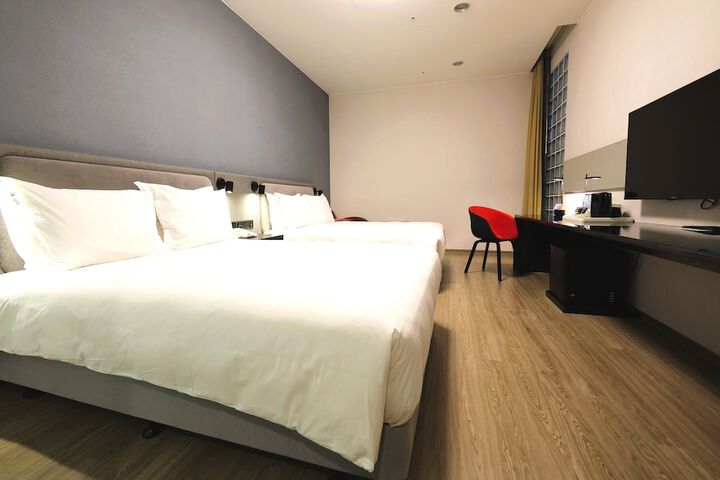 Room 16 of 36