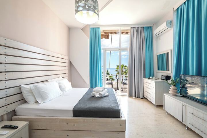 Room 105 of 297