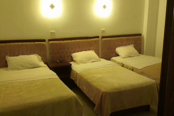 Room 11 of 25