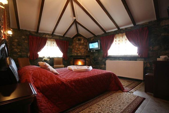 Room 3 of 41