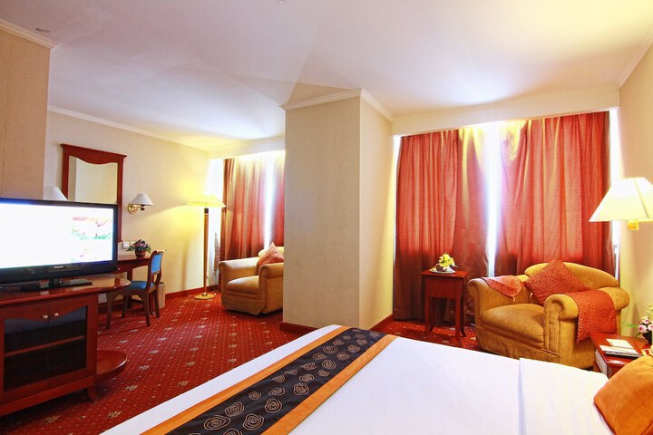 Room 6 of 48