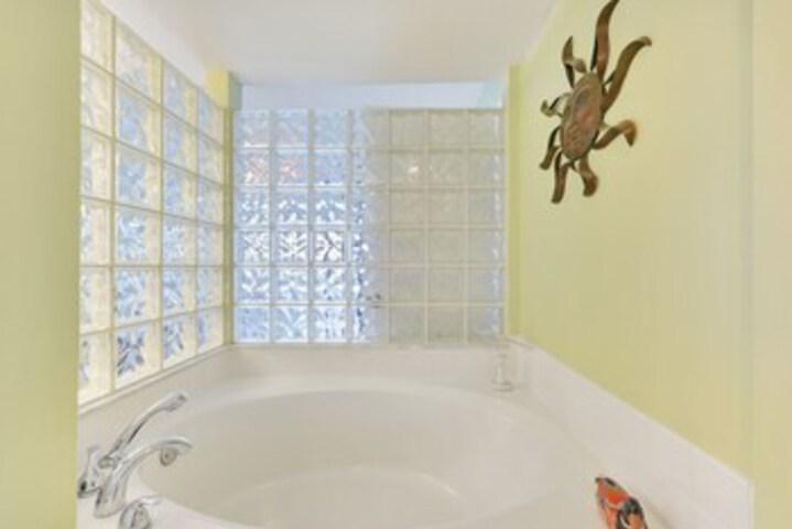 Room 42 of 225
