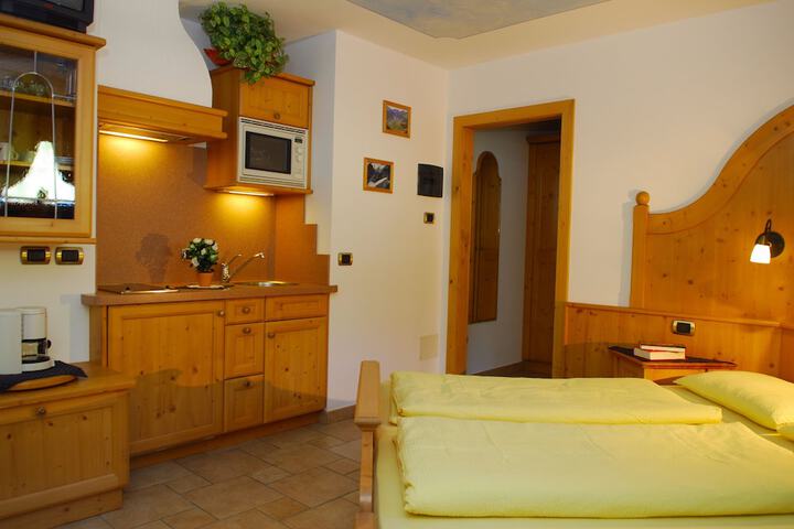 Room 4 of 61
