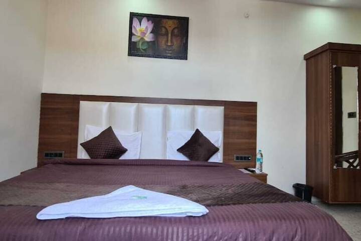 Room 10 of 19