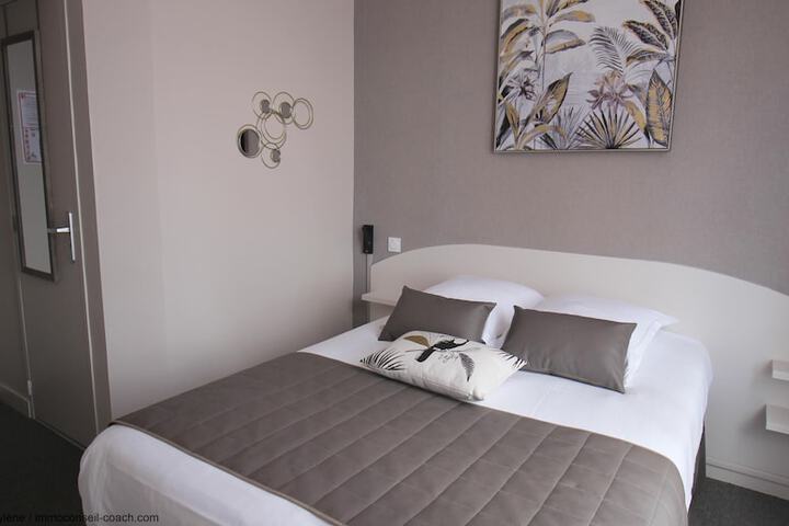 Room 2 of 44