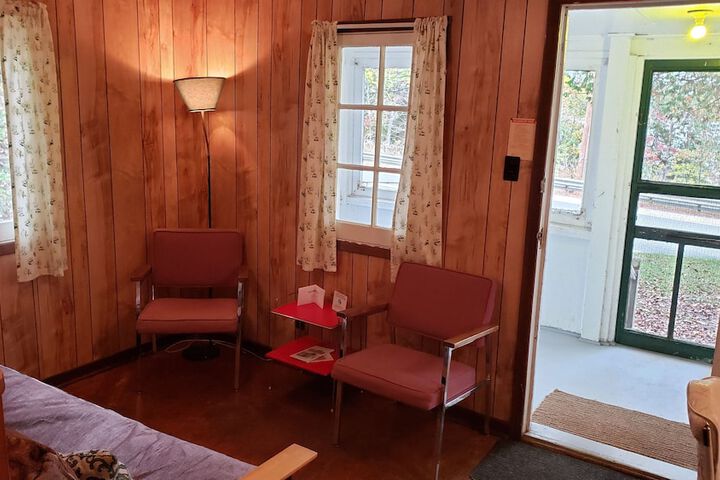 Room 100 of 215