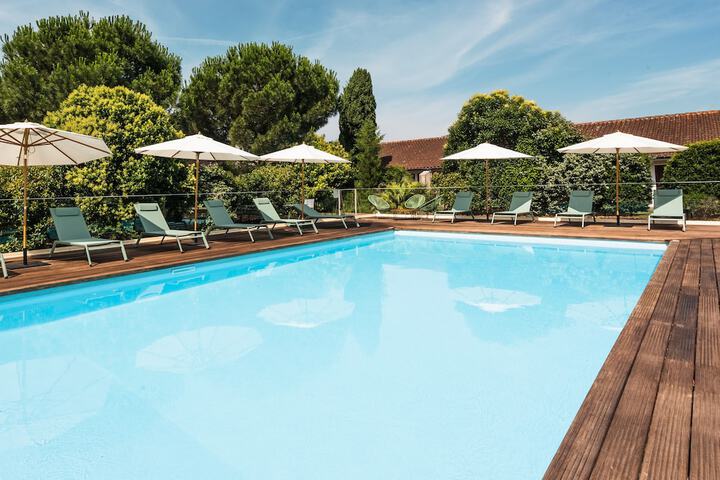 Pools & Facilities