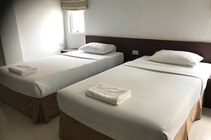Room 8 of 40