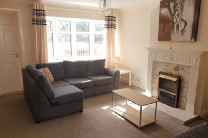 Lounge 17 of 35