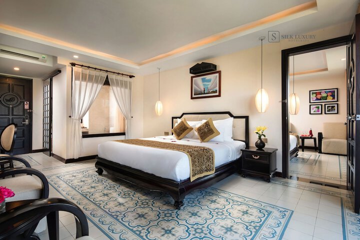 Room 28 of 122