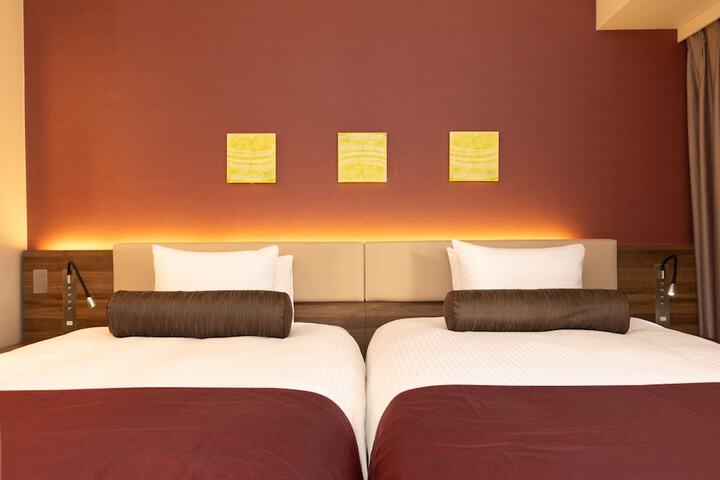 Room 13 of 32