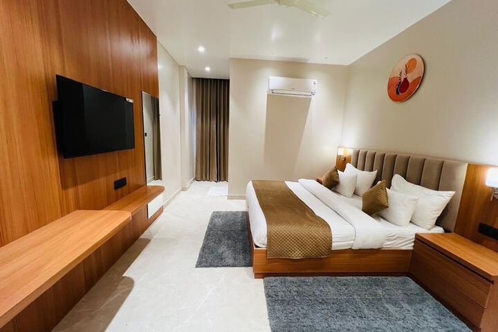 Room 11 of 20