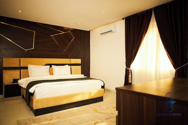 Room 3 of 7