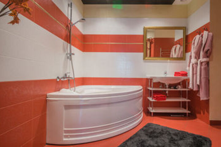 Deep Soaking Bathtub