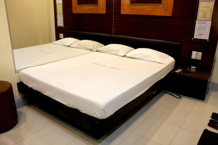 Room 13 of 21