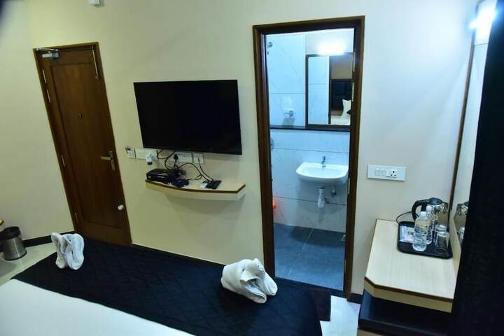 Room 4 of 12
