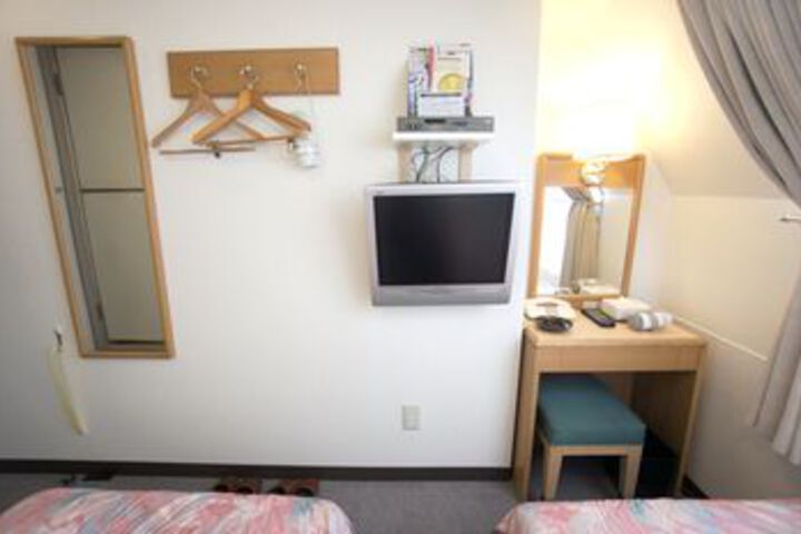 Room 11 of 24