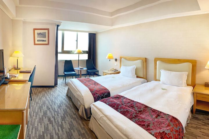 Room 25 of 97