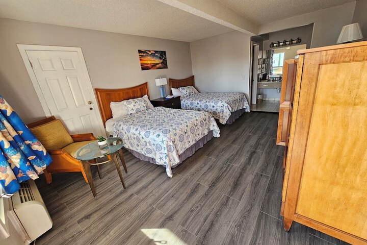 2 Double Beds (16 of 27)