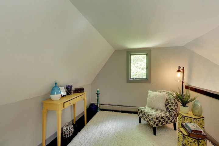 Room 5 of 10