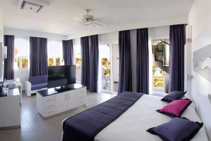 Room 4 of 93