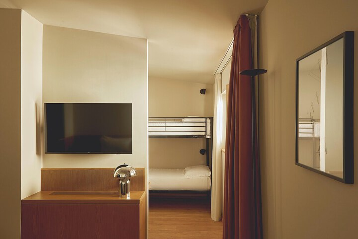 Room 6 of 35