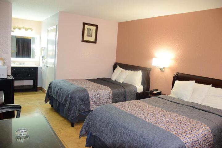 2 Double Beds (3 of 10)
