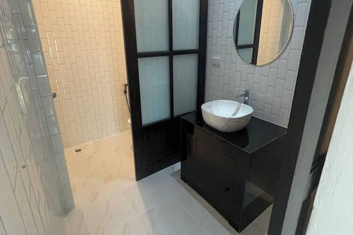 Room 100 of 127