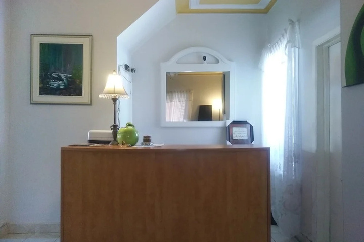Room 5 of 12