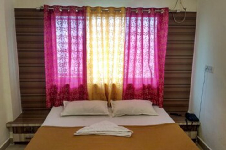 Room 8 of 19