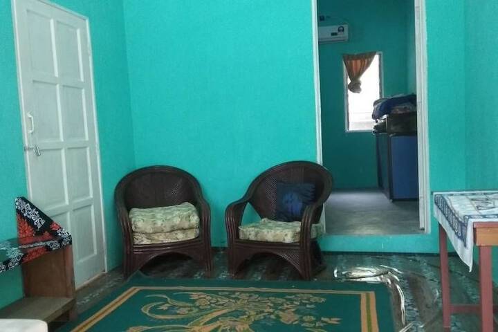 Room 12 of 18