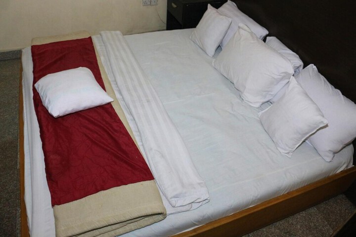 Room 16 of 32