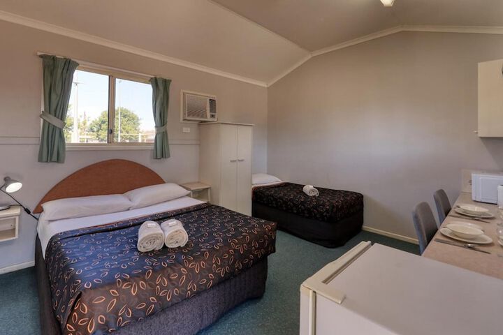 Room 9 of 27