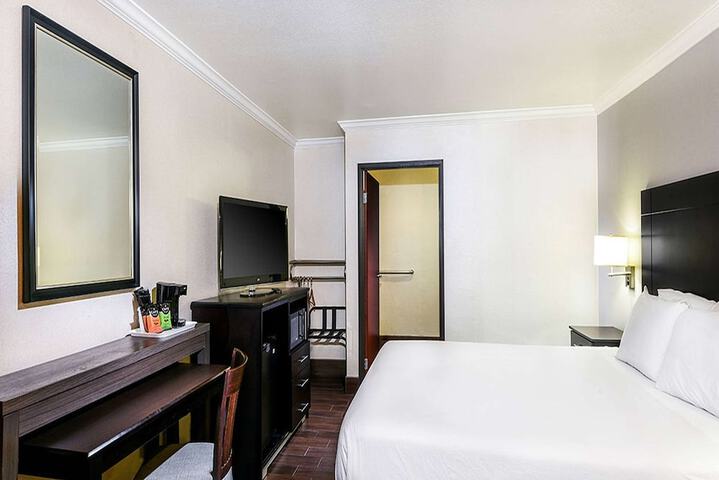 1 King Bed Mobility Accessible (7 of 7)
