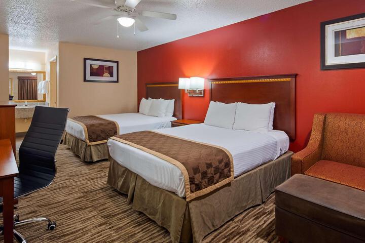 2 Queen Beds High Speed Internet Accessible Microwave and Refrigerator, Coffee Maker Iro (3 of 8)