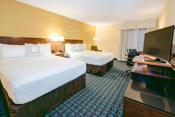 Quadruple Accessible Queen Size Bed (4 of 5)