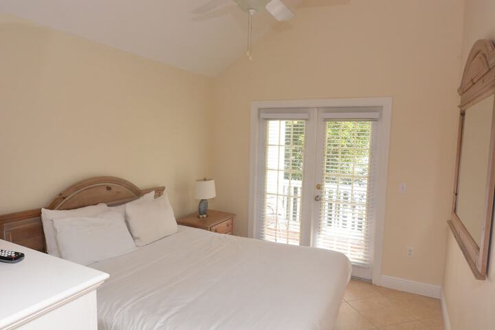Room 28 of 376