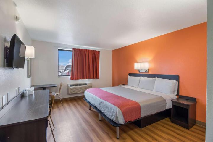 Standard Double Bed Accessible (3 of 5)