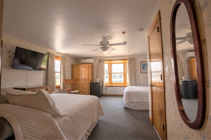 Room 3 of 100