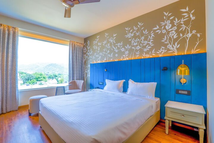 Room 7 of 18