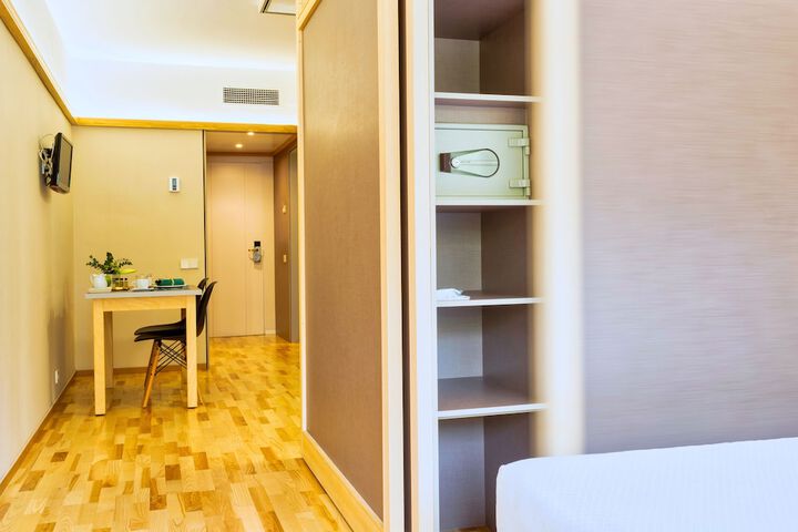 Room 15 of 22