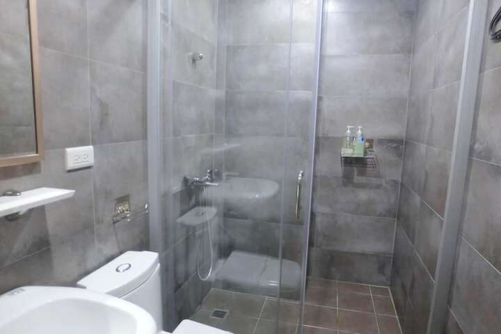 Room 9 of 18
